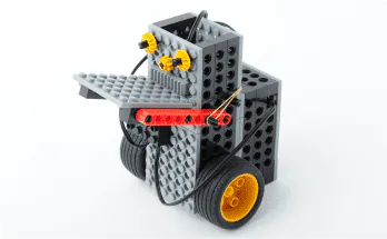 プレプライマリーコースで製作するタイヤ付きロボット